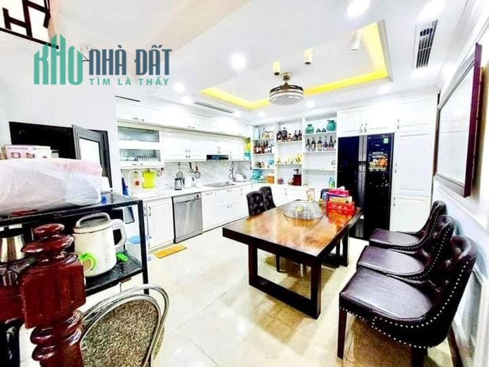 Bán nhà Đê La Thành, Đống Đa, 30m2, 3 tầng, MT4m, gần phố, nhỉnh 3 tỷ
