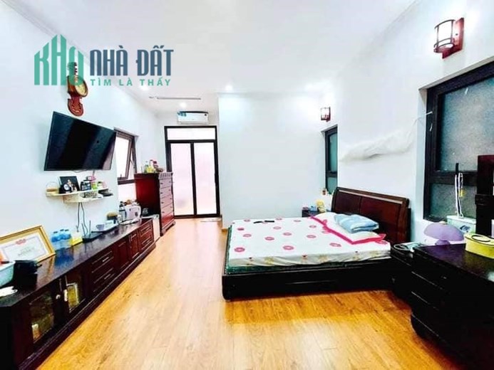 Bán nhà Đê La Thành, Đống Đa, 30m2, 3 tầng, MT4m, gần phố, nhỉnh 3 tỷ