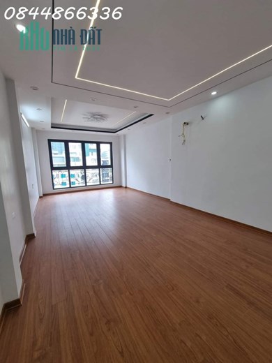 Cầu Giấy phân lô, ô tô tránh, nhà 7 tầng, thang máy, dòng tiền 700tr / năm