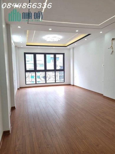 Cầu Giấy phân lô, ô tô tránh, nhà 7 tầng, thang máy, dòng tiền 700tr / năm
