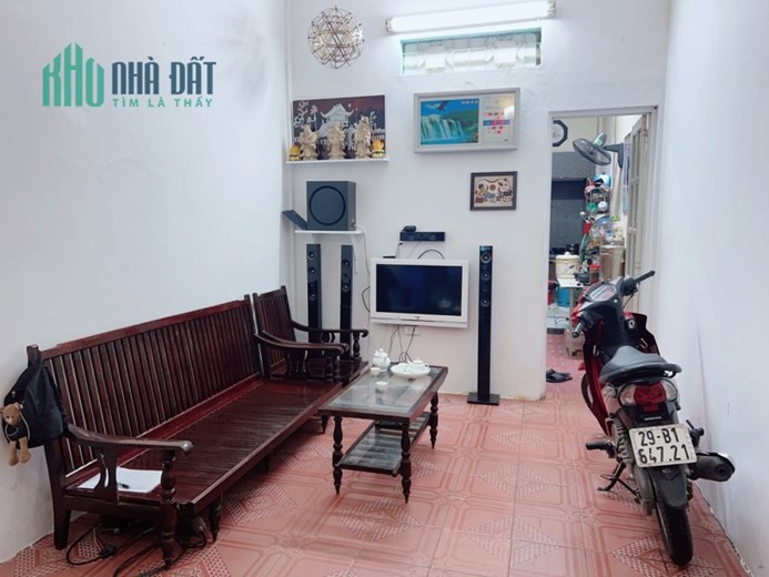 Nhà mặt phố, nhỏ xinh soi bóng hồ Hoàng Cầu, vỉa hè ô tô đỗ, kinh doanh đỉnh