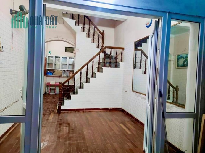 NGÃ TƯ SỞ GẦN ROYAL CITY QUẬN THANH XUÂN DT:35M2 3 TẦNG MT: 3.65M GIÁ : 3.2 TỶ