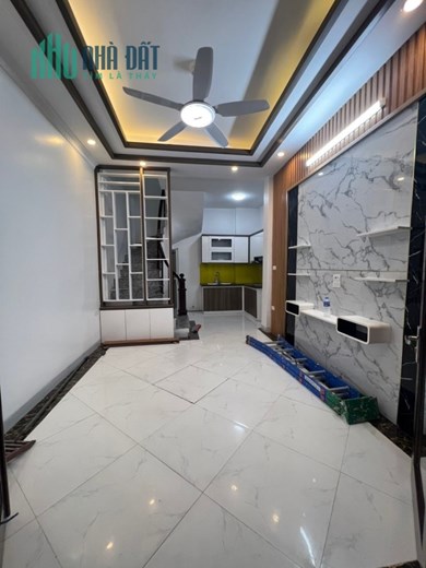 BÁN NHÀ 5 TẦNG MỚI LÔ GÓC 2 THOÁNG XUÂN THỦY CẦU GIẤY GẦN TRƯỜNG ĐH 31M2  GIÁ 4,12 TỶ