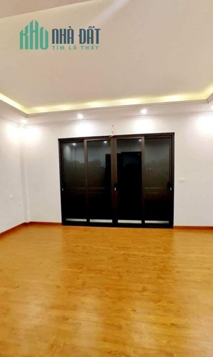 Quá rẻ! Bán nhà mới Ngọc Lâm - 40m2 - 5 tầng - Mặt Tiền 5m - Nhỉnh 3 tỷ.