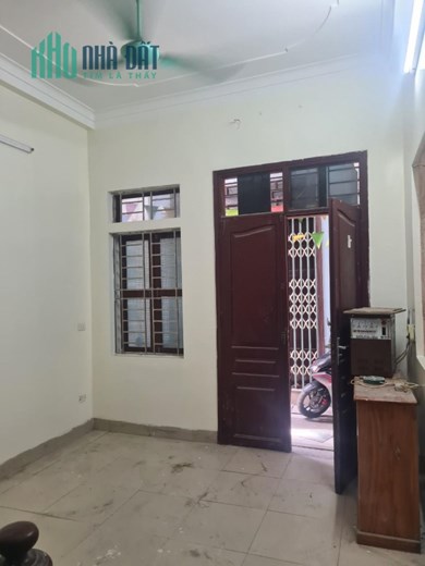 Bán nhà Hoàng Mai 32m, 4T, ngõ to, nhà đẹp, dân xây, SDCC, giá rẻ2.68 tỷ