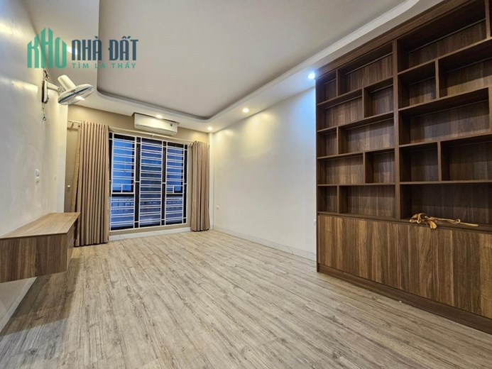 Nhà phố Thạch Bàn, ô tô, siêu hiếm,61m2, nhỉnh 7 tỷ.