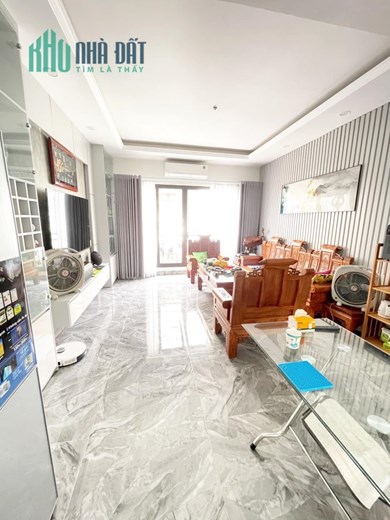 NHÀ LÔ GÓC MẶT NGÕ RỘNG ÔTÔ VÀO NHÀ DIỆN TÍCH TO GIÁ CỰC HẤP DẪN MAI ĐỘNG