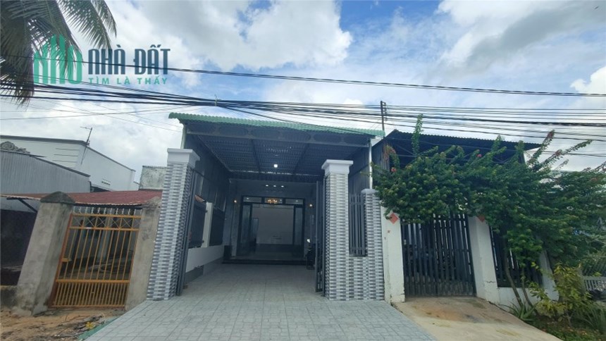 Nhà đẹp, máy lạnh sẵn, giá cực hấp dẫn gần Tp Tây Ninh