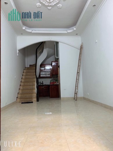 Bán nhà lô góc Cát Linh 40m2 x 4 tầng, gần phố, ngõ nông, chỉ 5 tỷ, 3 bước ra ga Cát Linh