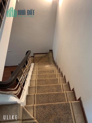 Bán nhà lô góc Cát Linh 40m2 x 4 tầng, gần phố, ngõ nông, chỉ 5 tỷ, 3 bước ra ga Cát Linh