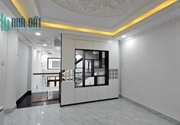 Cho thuê nhà nguyên căn 4 lầu tại đường Lạc Long Quân, Phường 3, Quận 11