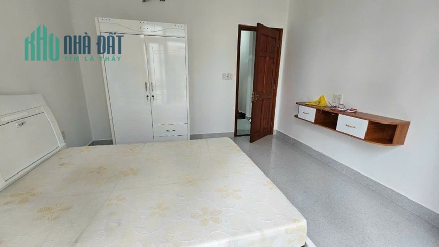 Cho thuê nhà nguyên căn 4 lầu tại đường Lạc Long Quân, Phường 3, Quận 11