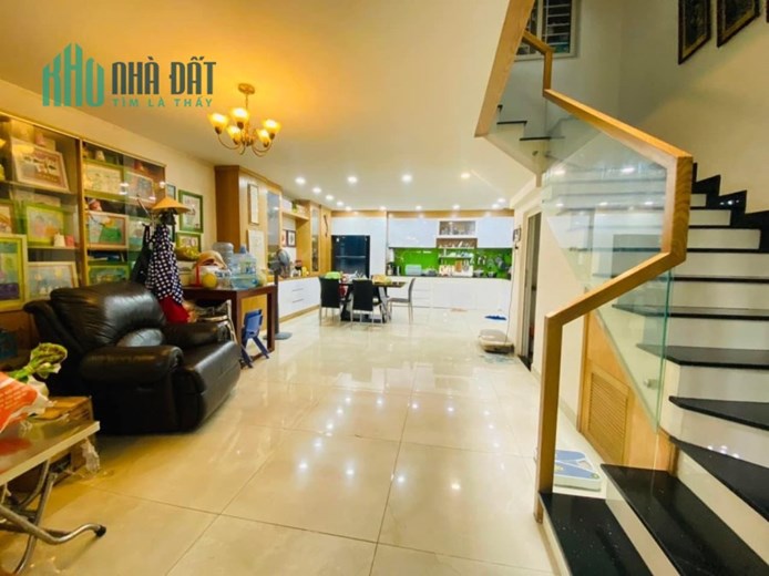 Bán nhà Mặt tiền Đặng Văn Ngữ giao Lê Văn Sỹ, DT: 6x19m, 4 Tầng, 4 PN - 5WC, 30.8 tỷ