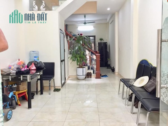 Chùa Láng, đẹp, oto gần, ngõ nông, 38m, 5T, mt 4m, 4.4 tỷ