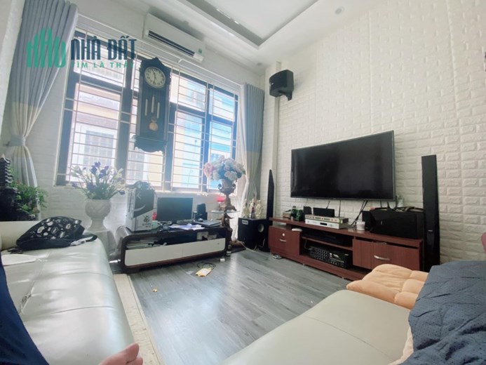 Chùa Láng, đẹp, oto gần, ngõ nông, 38m, 5T, mt 4m, 4.4 tỷ