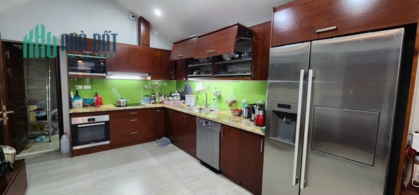 Cho thuê nhà Trung Kính, 75m2 mặt tiền 6m thang máy làm văn phòng, nhà ở