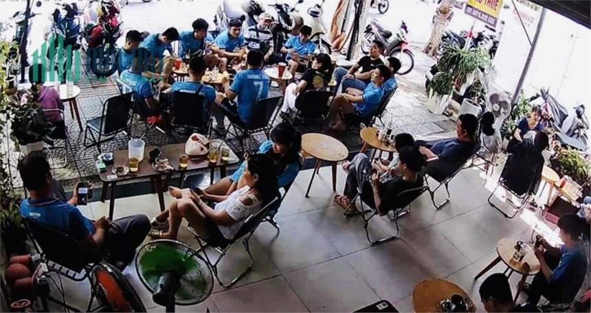 DO KHÔNG CÓ NGƯỜI QUẢN LÝ CẦN SANG GẤP QUÁN CÀ PHÊ MẶT TIỀN TIỂU LA