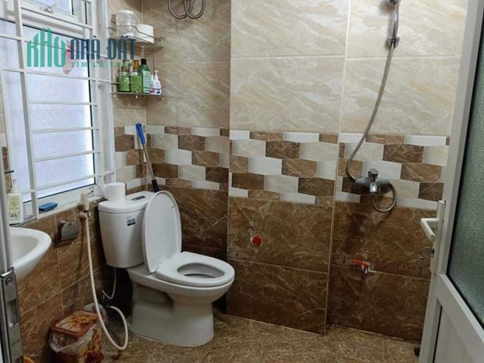 Cho thuê nhà nguyên căn, HGĐ, ở nhóm, 30m2, 5T, 4N, đủ đồ, Phạm Văn Đồng