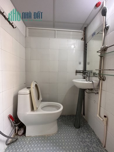 Chính chủ bán căn hộ tòa B11A KĐTM Nam Trung Yên cầu Giấy 65 m2 2 ngủ,2 wc ,1khach giá 2,5 tỷ.