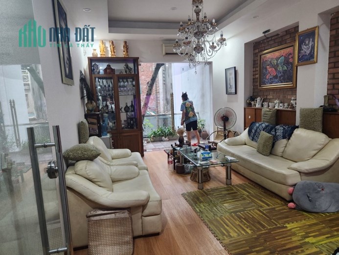 Bán nhà ngõ 553 Giải Phóng, kinh doanh tốt, 220m2 x 4 tầng, giá 19.6 tỷ.