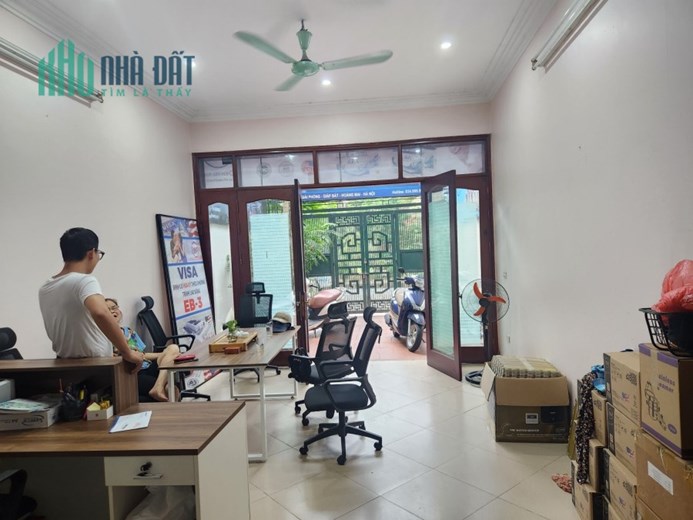 Bán nhà ngõ 553 Giải Phóng, kinh doanh tốt, 220m2 x 4 tầng, giá 19.6 tỷ.