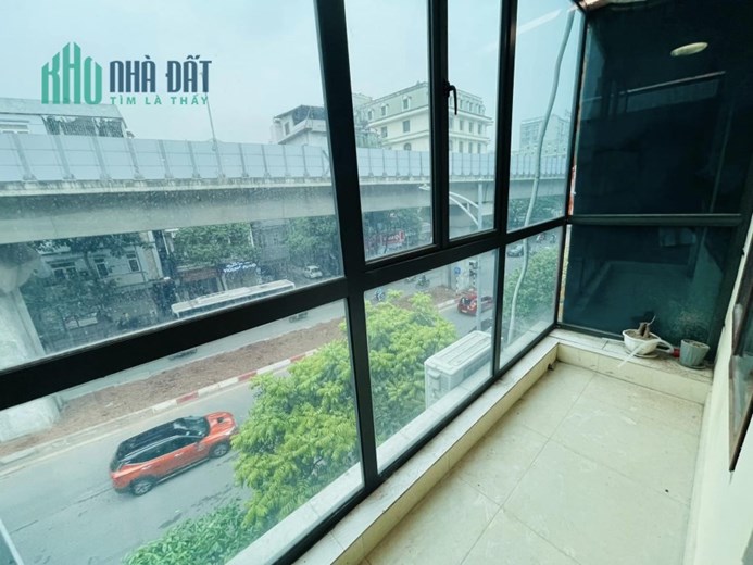 Bán nhà mặt phố Hào Nam, vị trí đẹp, nở hậu, kinh doanh đỉnh, 4 tầng, 45 m2, nhỉnh 16 tỷ.