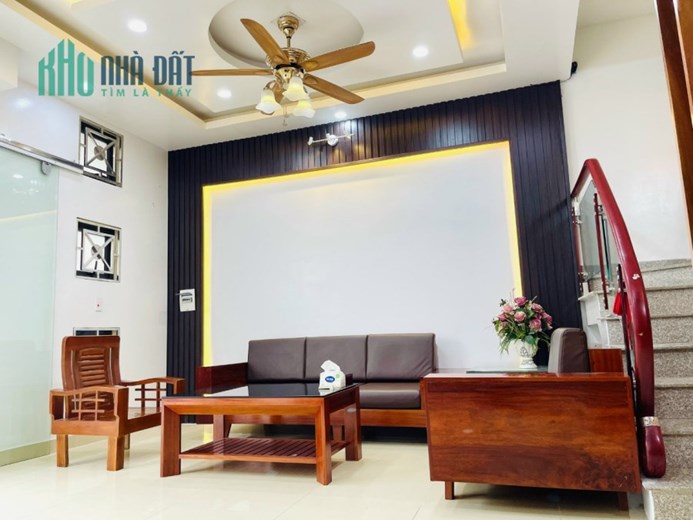 Bán nhà 48m2 x 3 tầng ngay ngõ Ngô Gia Tự giá 2.65 tỷ