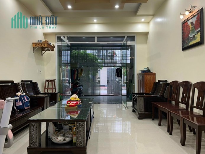 Bán nhà 2 tầng dân xây khu phân lô 193 Văn Cao, diện tích 90m GIÁ huỷ diệt 4.3 tỉ