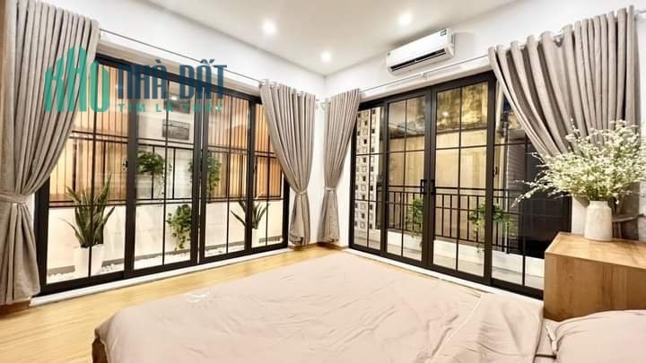 Bán nhà Chợ Khâm Thiên, Đống Đa, 30m2, 3 tầng, MT4m, gần phố, giá 3 tỷ