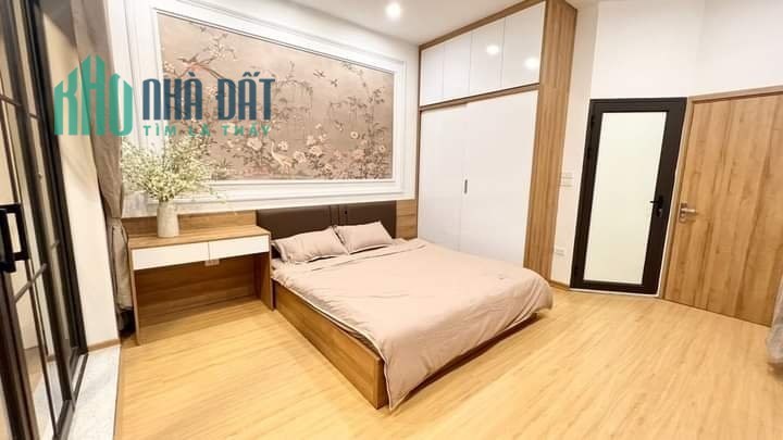 Bán nhà Chợ Khâm Thiên, Đống Đa, 30m2, 3 tầng, MT4m, gần phố, giá 3 tỷ
