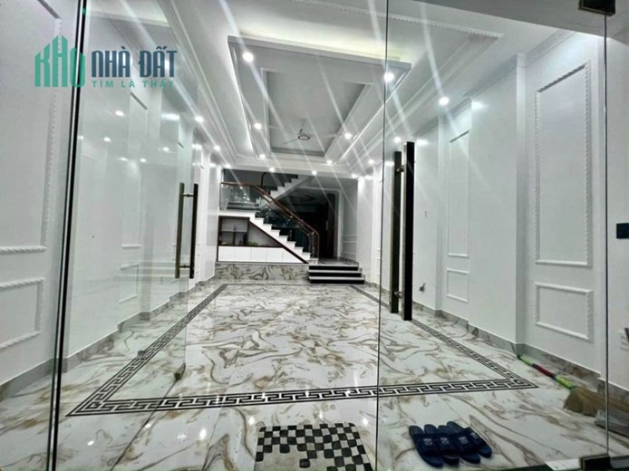 Bán siêu phẩm phân lô Văn Cao, diện tích 91m 4 tầng GIÁ 8.7 tỉ