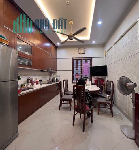 TRUNG TÂM CẦU GIẤY – NHÀ ĐẸP PHÂN LÔ – GẦN Ô TÔ – DÂN TRÍ CAO – AN SINH ĐỈNH – 40m2, 5.5 TỶ