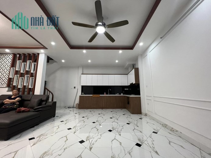 BÁN NHÀ QUỐC TỬ GIÁM, LÔ GÓC, 10M Ô TÔ, 59m2 5T MT7.5M, GIÁ 6.8 TỶ