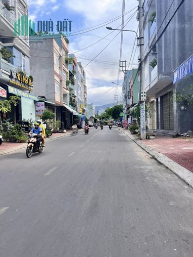 Bán Đất Tặng Nhà Cấp 4 Mặt Tiền Hoàng Văn Thụ P.Ngô Mây Quy Nhơn , 88m2 , 5,2 Tỷ