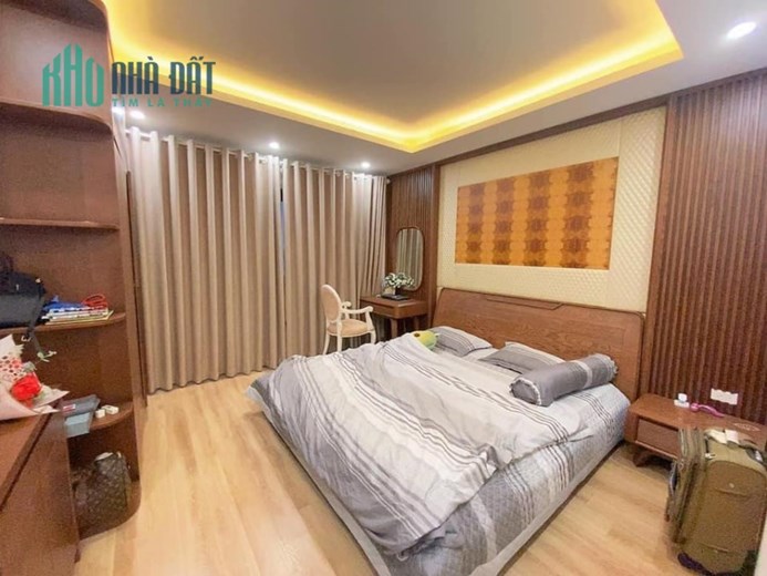 Bán nhà Kim Mã 28m2*5T, 3PN 60m ra phố ngõ 3 gác vù vù 3.6 tỷ