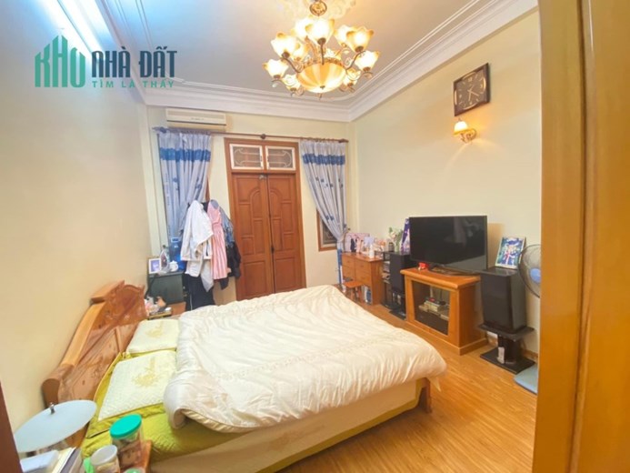 Bán nhà Đội Cấn 28m2*5T, 3PN  ra phố nhà binh cực gần ngõ 3 gác vù vù 3.5 tỷ