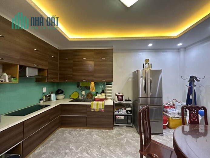 NHÀ TÂN MAI- SÁT ĐƯỜNG ĐÔI 40M2 - 5T,Ô TÔ, 3 TỶ 56TỶ NHÀ ĐẸP Ở LUÔN