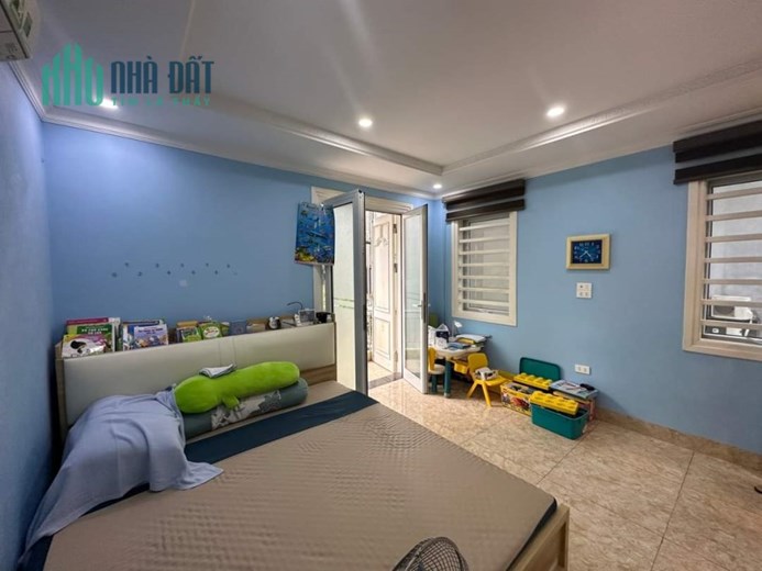 NHÀ TÂN MAI- SÁT ĐƯỜNG ĐÔI 40M2 - 5T,Ô TÔ, 3 TỶ 56TỶ NHÀ ĐẸP Ở LUÔN