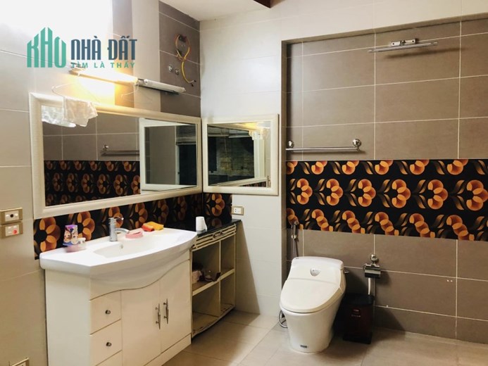 Nhà Pháo Đài Láng sát Nguyễn Chí Thanh, DT 65m2, 5T, MT 4.5m, Nhỉnh 8 tỷ.