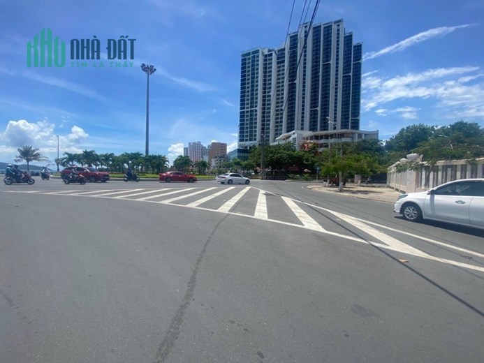 Bán nhà mặt tiền Phó Đức Chính nha trang cách biển chỉ 100m, đường nhựa 16m .