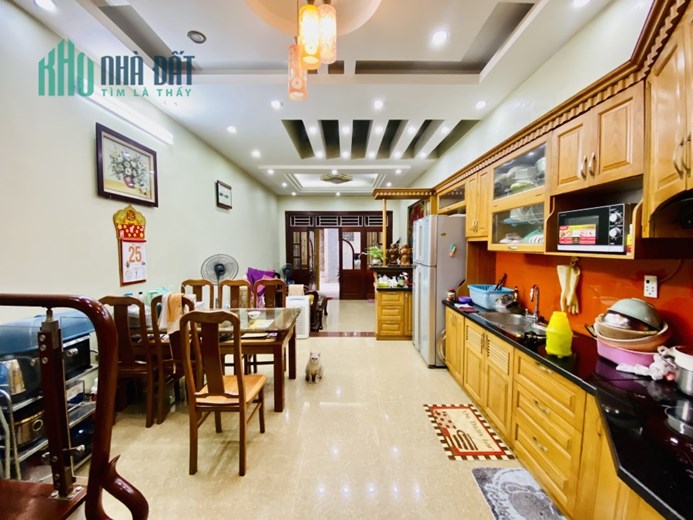 Cần Bán Măt phố Đội Cấn giá 12,5 tỷ, 60m2, Kinh doanh tốt