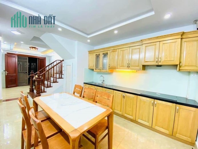 Bán nhà Vương Thừa Vũ 65m2 4 tầng kinh doanh dân trí tuyệt vời mà giá chỉ 5,9 tỷ