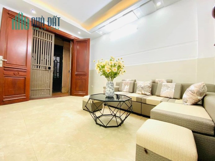 Bán nhà Vương Thừa Vũ 65m2 4 tầng kinh doanh dân trí tuyệt vời mà giá chỉ 5,9 tỷ