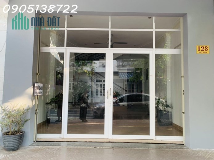 Chính chủ cần tiền bán gấp nhà mặt tiền đường Huy Cận, trung tâm Hải Châu