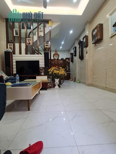 Bán nhà Hoàng Văn Thái 42m2 4 tầng kinh doanh ô tô vào nhà giá chỉ 6,3 tỷ