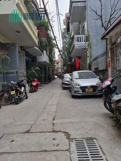 Bán nhà Hoàng Văn Thái 42m2 4 tầng kinh doanh ô tô vào nhà giá chỉ 6,3 tỷ