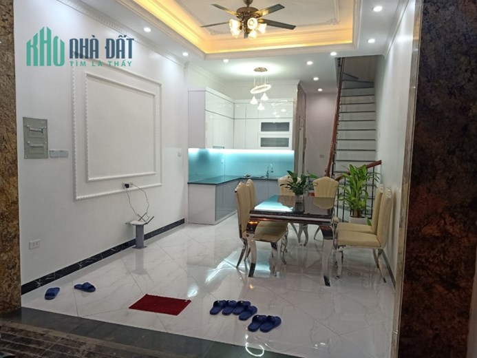 Quá đẹp Lĩnh Nam 35m 5 tầng thang máy nhập khẩu ô tô vào nhà tặng hết nội thất