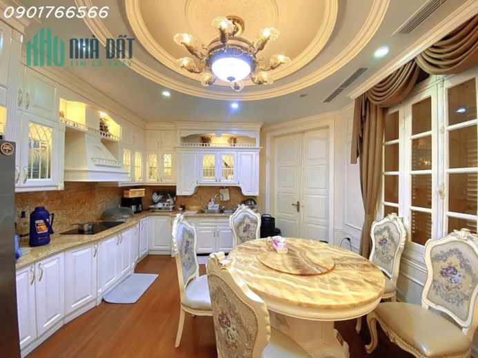 Biệt Thự Sân Vườn, Cầu Giấy 180m x 5T, Giá hơn 39 tỷ.