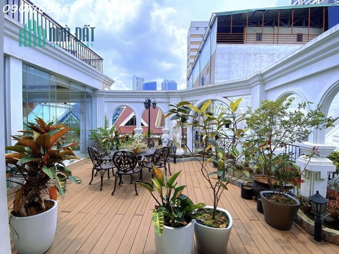 Biệt Thự Sân Vườn, Cầu Giấy 180m x 5T, Giá hơn 39 tỷ.