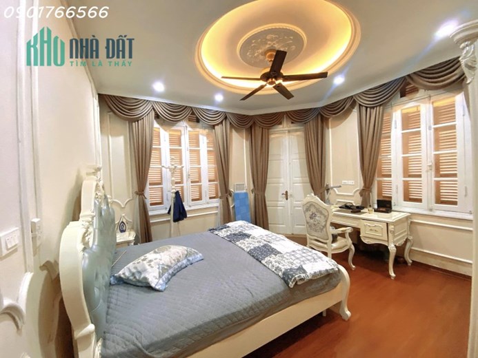 Biệt Thự Sân Vườn, Cầu Giấy 180m x 5T, Giá hơn 39 tỷ.